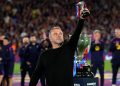 Pas titullit vjen edhe firma, Barcelona blindon Hansi Flick