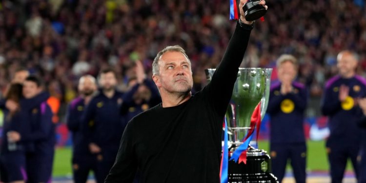 Pas titullit vjen edhe firma, Barcelona blindon Hansi Flick