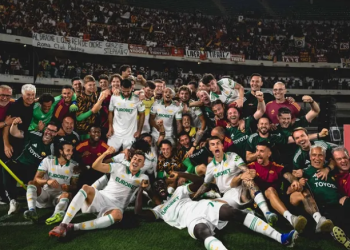 Zyrtare, Roma blen kartonin e sulmuesit