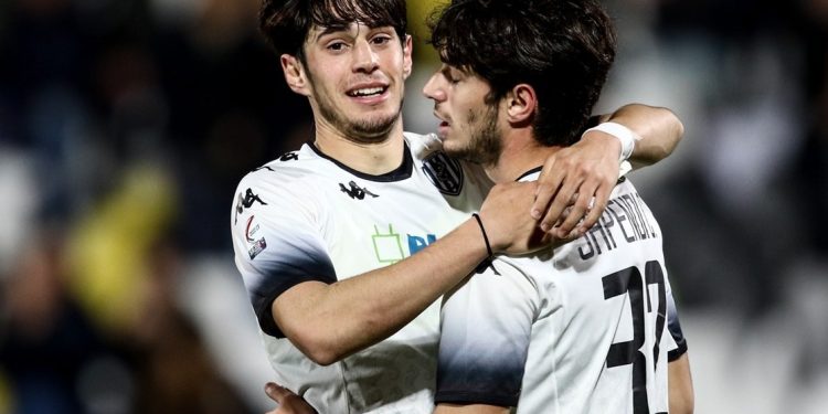 Një “bomber” kuqezi për Lazio, Lotito piketon Shpendin