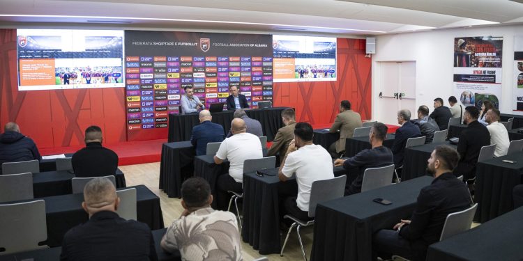 Komisioni i Ligave dhe Garave në FSHF zhvillon takim me drejtuesit e klubeve & akademive për sezonin futbollistik 2026/2027