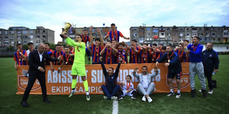Vllaznia mund Tiranën dhe shpallet kampione e “Abissnet Superiore U-16”
