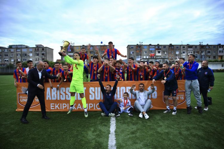 Vllaznia mund Tiranën dhe shpallet kampione e “Abissnet Superiore U-16”