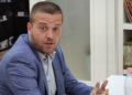 Deputeti i PS: I hoqën maskat! OMONIA e Dules mbron Muçin e Lëvizjes Bashkë, se janë bashkë në vorioepirotizëm