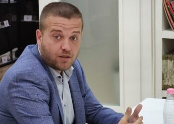 Deputeti i PS: I hoqën maskat! OMONIA e Dules mbron Muçin e Lëvizjes Bashkë, se janë bashkë në vorioepirotizëm
