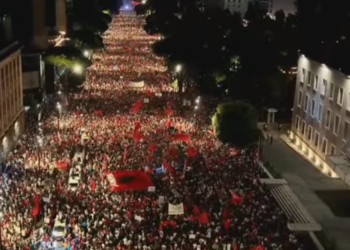 “Nuk ikim nga sheshi” – Protestuesit nga diaspora do ta gdhijnë para Kryeministrisë