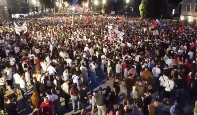 Përfundon pas 3 orësh protesta për Zvërnecin: Nesër sërish në shesh!