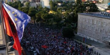 Gazeta italiane/ Protestat në Shqipëri shndërrohen në antisemitizëm: Hebrenjtë dhe izraelitët në shënjestër
