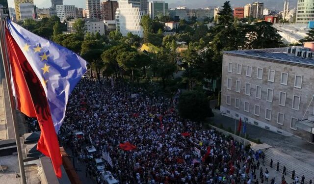 Gazeta italiane/ Protestat në Shqipëri shndërrohen në antisemitizëm: Hebrenjtë dhe izraelitët në shënjestër