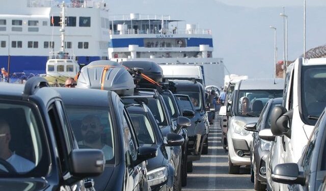 Makthi i trafikut, që përndjek sezonin turistik në Shqipëri