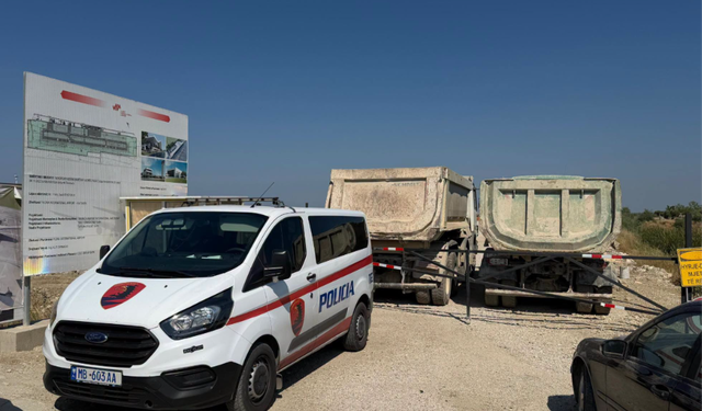 Behgjet Pacolli, letër Prokurorisë së Vlorës: Kamionët e Valon Ademit kanë bllokuar rrugën e fshatit, Policia s’reagon