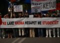 Thirrja e protestuesve: Administrata të bashkohet me popullin