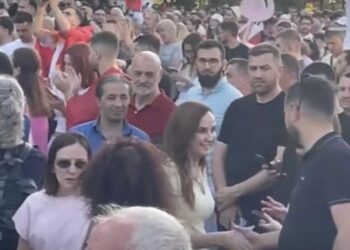 “Rama në burg, Berisha në burg…”, deputetja e PD i bashkohet protestës