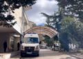 U paraqit me dëmtime në spital, i riu pretendon se u dhunua nga policia greke