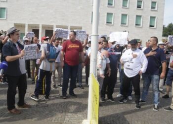 Nga Altin Goxhaj te Sazan Guri dhe Alfred Çako, dalin emrat e propozuar nga protestuesit për partinë “Shqipëri e re”