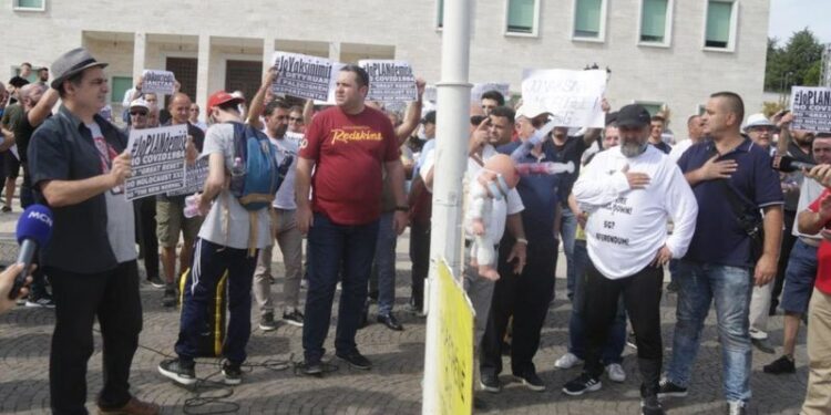 Nga Altin Goxhaj te Sazan Guri dhe Alfred Çako, dalin emrat e propozuar nga protestuesit për partinë “Shqipëri e re”