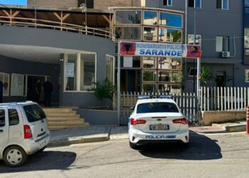 Ishte në kërkim për “shpërdorim detyre”, dorëzohet në polici oficeri i Krimeve në Sarandë