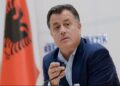 Flamur Noka për protestuesit: Mercenarët e Soros e kanë me familjen Trump, për flamingot as u kërcet fare