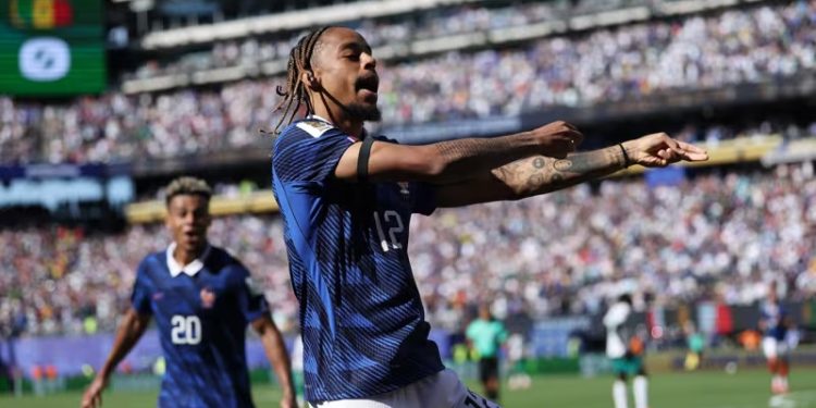 Franca e nis me “këmbën e mbarë” Botërorin, dopietë e Mbappe