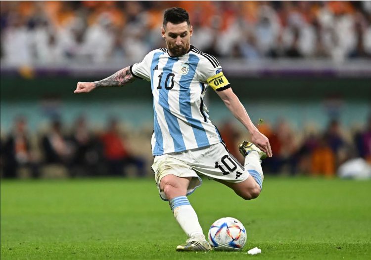 Leo Messi feston ditëlindjen, “lum” urimesh për “pleshtin”, Argjentina: Gëzuar Ditëlindjen kapiten!