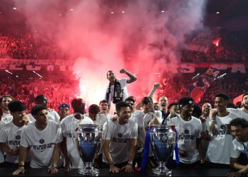 Festë dhe trazira, Parisi e djeg për triumfin në Champions League