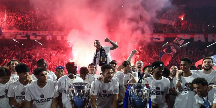 Festë dhe trazira, Parisi e djeg për triumfin në Champions League