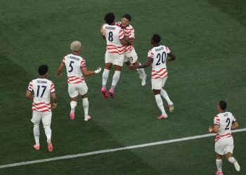 Spektakël i SHBA, likuidon me “poker” golash Paraguain, shkëlqen Baloguan