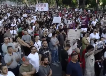 Dita e nëntë e protestës për Zvërnecin, qytetarët mblidhen në bulevard