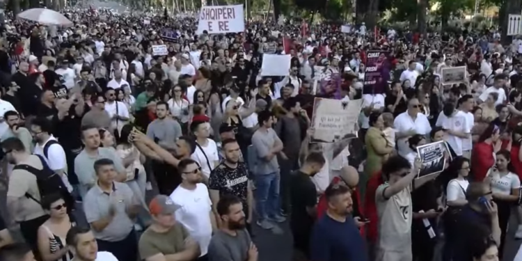 Dita e nëntë e protestës për Zvërnecin, qytetarët mblidhen në bulevard