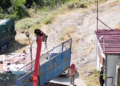 Frika nga protesta, hiqet gardhi që mbante të izoluar plazhin në Kakome