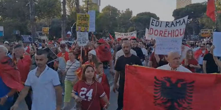 Nis protesta, qytetarët kërkojnë dorëheqjen e Ramës