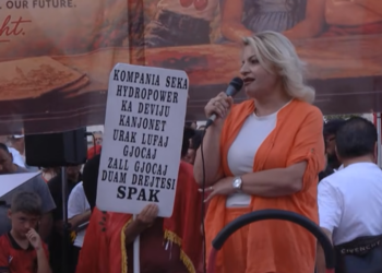 Thirrje ekstremiste në protestë: Rama do varur në litar, jo në burg se e mbajmë me taksa