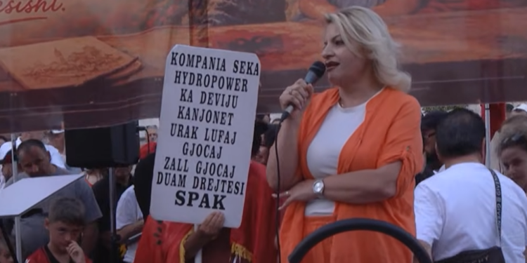 Thirrje ekstremiste në protestë: Rama do varur në litar, jo në burg se e mbajmë me taksa