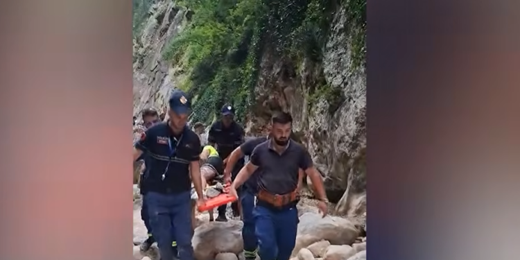 Shpëtohet çifti i bllokuar në Kanionin e Gjipesë, njëri prej turistëve thyen këmbën