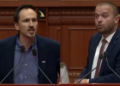 Ardit Bido sulmon deputetin e Lëvizjes Bashkë: Ke zaptuar oborrin e shkollës ‘Koto Hoxhi’ në Gjirokastër. Redi Muçi: Balta jote nuk bën dot pis!