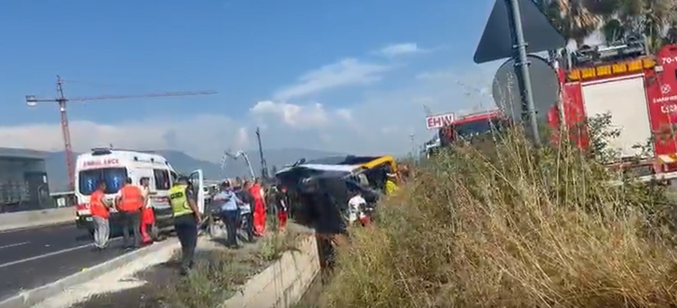 Aksident tragjik në autostradë, 1 i vdekur dhe 12 të plagosur