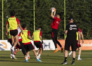 Kombëtarja nis përgatitjet për miqësoret ndaj Izraelit dhe Luksemburgut, zhvillon seancën e parë stërvitore në “Shtëpinë e Futbollit”