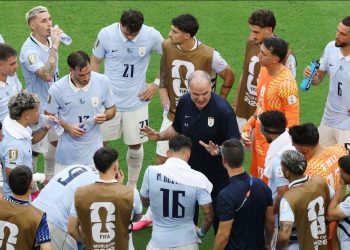 Prag sfida ndaj Spanjës, “përplasje” tek Uruguai, tekniku Bielsa debaton ashpër me “senatorët” e ekipit