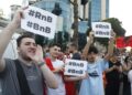 Protestat si pasqyrë për Lapajn dhe partitë e reja