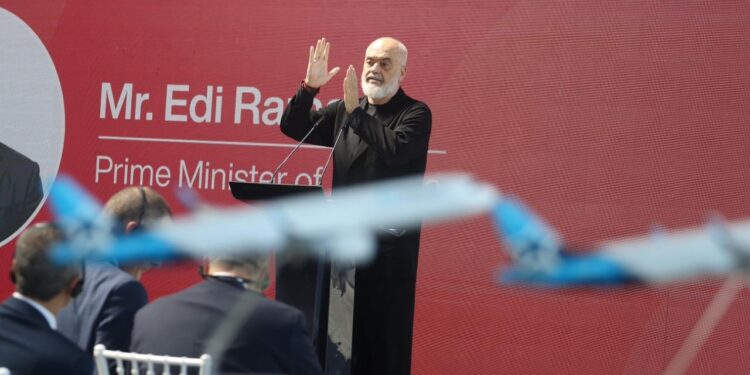 Rama: Jemi në fazën e përgatitjes së fundit për të çelur garën e aeroportit të Gjirokastër