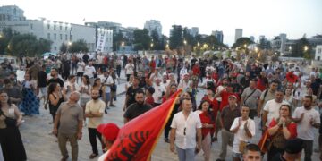 “Nuk janë deputetët tanë”, nesër paradite protestë para Parlamentit