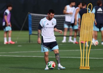 Në pritje të debutimit të kampionëve, Argjentina sfidon Alegjerinë. Scaloni me dyshime, botërori i fundit për Messi-n?