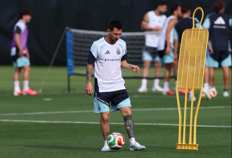 Në pritje të debutimit të kampionëve, Argjentina sfidon Alegjerinë. Scaloni me dyshime, botërori i fundit për Messi-n?