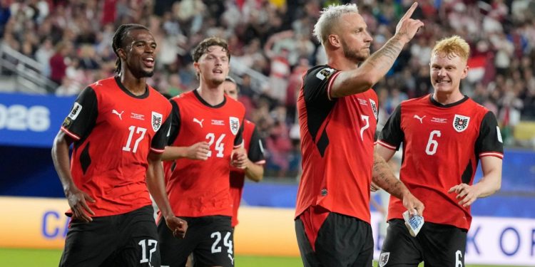 36 vite pritje, Austria triumfon në sfidën e parë të Botërorit, thyen 3-1 Jordaninë