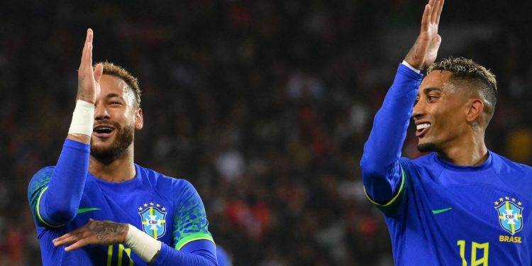 Një lajm i mirë e një i keq te Brazili, Raphinha dëmtohet dhe humbet Skocinë, Neymar rikthehet në stërvitje me grupin