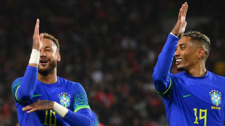 Një lajm i mirë e një i keq te Brazili, Raphinha dëmtohet dhe humbet Skocinë, Neymar rikthehet në stërvitje me grupin