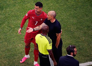 “Tregoi pse është një nga futbollistët më të mëdhenj në histori”, Cannavaro për Ronaldon: Më bën përshtypje mentaliteti i tij, jo golat