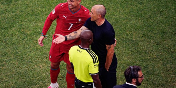 “Tregoi pse është një nga futbollistët më të mëdhenj në histori”, Cannavaro për Ronaldon: Më bën përshtypje mentaliteti i tij, jo golat
