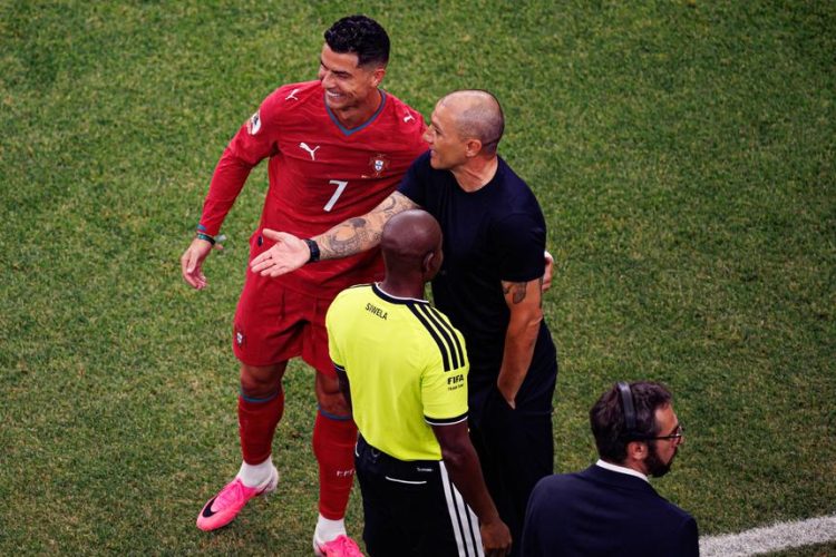 “Tregoi pse është një nga futbollistët më të mëdhenj në histori”, Cannavaro për Ronaldon: Më bën përshtypje mentaliteti i tij, jo golat