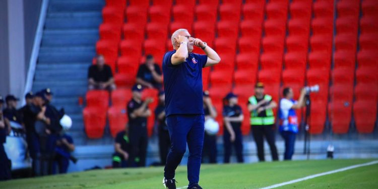 Dështoi në “FINAL4”, por Vllaznia i beson Edi Martinit, bën zyrtare rinovimin e kontratës